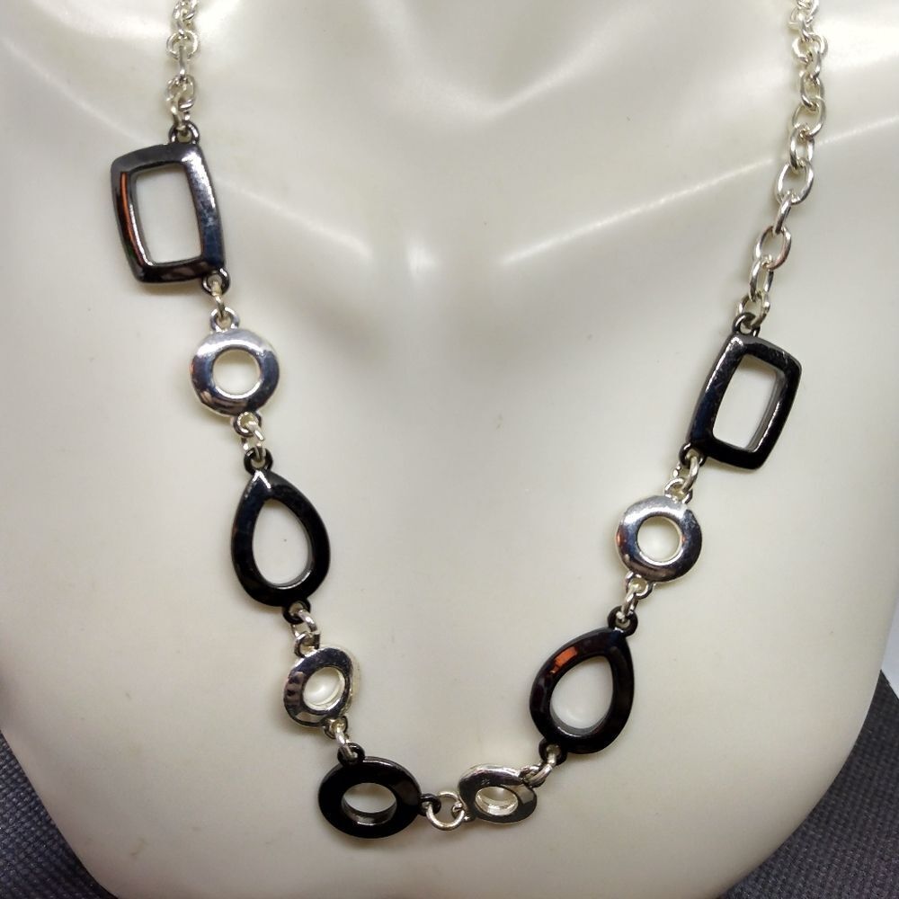 Liz Claiborne dazed necklace